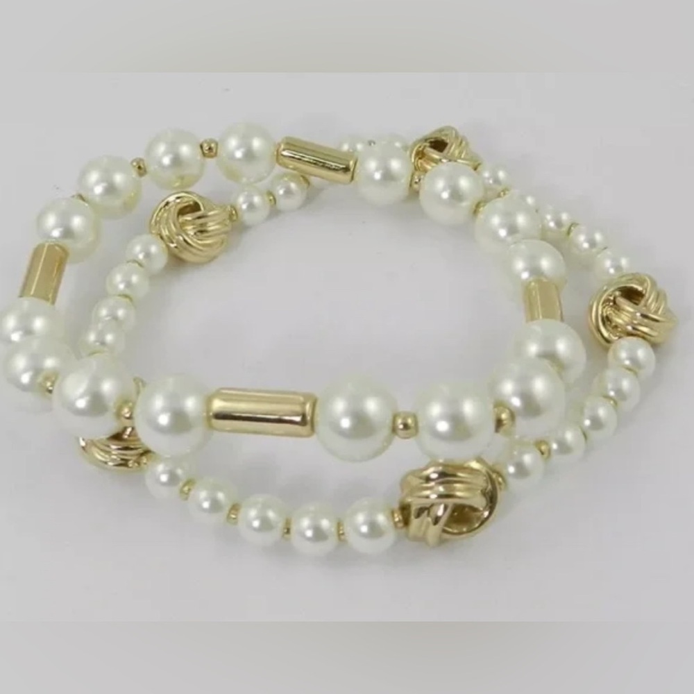 Elegant Gold and Cream Pearl Bracelet